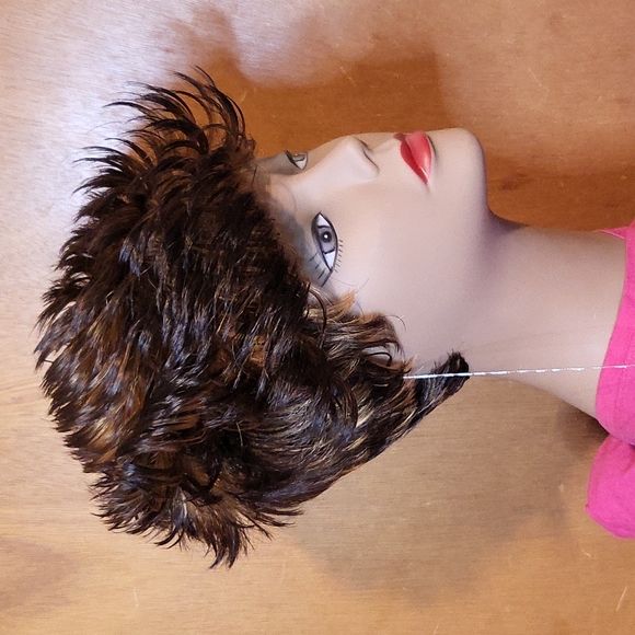 Short Spiky Wig - Picture 5 of 7